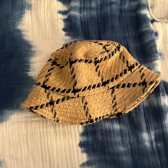Anine Bing bucket hat in camel plaid - Picture 3 of 7